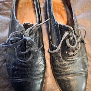 USED ELEGANT ROSETTI BLACK LEATHER DRESS SHOES, SIZE 8